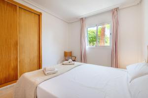 Postel nebo postele na pokoji v ubytování Apartment Es Mirador 2