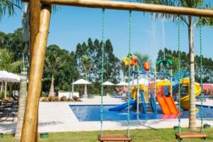 Foto dalla galleria di Resort&House,4 Quartos, 8 pessoas, Beach tenis, Bike, Golfe, Pesca, Ar, Wifi fibra, TV a cabo e Lareira a Águas de Santa Barbara