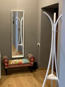 a dressing room with a bench and a mirror at Квартира в центрі Тернополя in Ternopilʼ