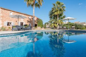 The swimming pool at or close to Finca Ca'n Puig