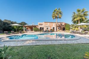 The swimming pool at or close to Finca Ca'n Puig