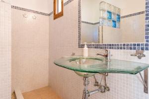 A bathroom at Finca Ca'n Puig