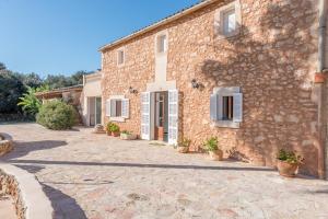 The building in which the holiday home is located