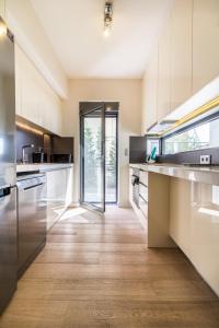 Kép Luxury 3 Bedroom Apartment with garden in Glyfada szállásáról Athénban a galériában