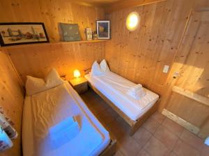 Postel nebo postele na pokoji v ubytování EXCLUSIVES Chalet an der SKIPISTE +Dampfbad +NETFLIX