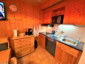 Kuchyň nebo kuchyňský kout v ubytování EXCLUSIVES Chalet an der SKIPISTE +Dampfbad +NETFLIX