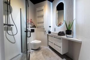 ห้องน้ำของ LION apartments - Premium STUDIO with balcony