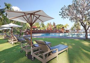 Swimmingpoolen hos eller tæt på Bintang Bali Resort