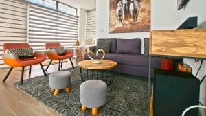 Posezení v ubytování Nice Apartment in Santiago, Near Popular Places