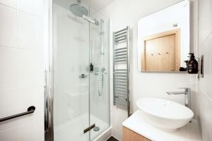 Wilde Aparthotels London Paddington tesisinde bir banyo