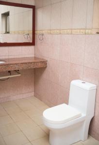 Koupelna v ubytování Hôtel Marbella