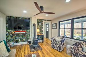 a living room with a couch and a ceiling fan at Nellysford Home about 10 Mi to Wintergreen Resort in Nellysford