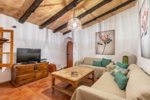 Televízia a/alebo spoločenská miestnosť v ubytovaní Villa Costa Puerto Pollensa by JS Villas