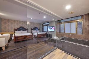 Postel nebo postele na pokoji v ubytování Kyokusui Hotspring Hotel