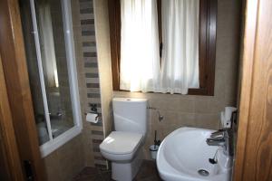 Koupelna v ubytování Nadal Apartaments + 37 fotografií