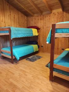 a room with two bunk beds in a cabin at Cabañas Los Arrayanes in Licán Ray