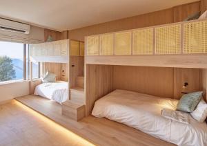 Кровать или кровати в номере Royal View Hotel Churaumi