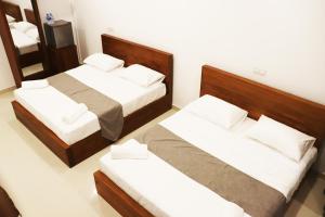 Postel nebo postele na pokoji v ubytování Marakolliya Beach Resort