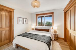 a bedroom with a large bed and a window at Three Capes Bungalow in Oceanside