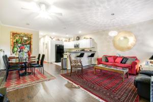 Η κουζίνα ή μικρή κουζίνα στο Oyster Bay Villas