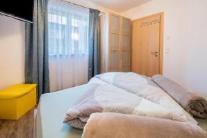 Łóżko lub łóżka w pokoju w obiekcie Wieseneck I - Apartment in Fügen