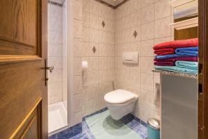 Ein Badezimmer in der Unterkunft Wieseneck ii - Apartment in Fügen