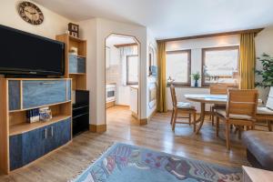 TV/Unterhaltungsangebot in der Unterkunft Wieseneck ii - Apartment in Fügen