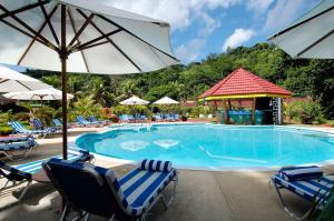 Bazén v ubytování Berjaya Praslin Resort nebo v jeho okolí