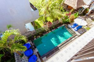 an overhead view of a swimming pool at a resort at D'Canggu Homestay in Canggu