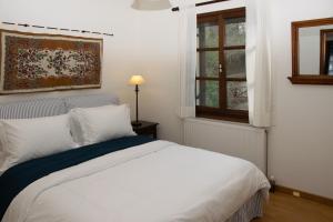Voodi või voodid majutusasutuse Θαλλώ Luxurious Villa toas