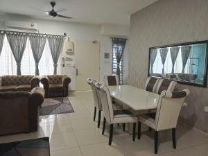 a dining room with a table and chairs at Homestay DTepian Bayu Bandar Seri Impian Kluang in Kluang