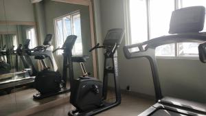 Fitness centrum a/nebo fitness zařízení v ubytování Muara Hotel Bukittinggi