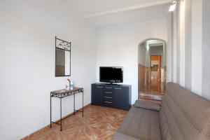 A television and/or entertainment centre at Casa Marrero Abajo
