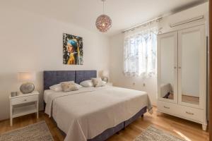 Postel nebo postele na pokoji v ubytování Split-Villas Dalmatica for 12