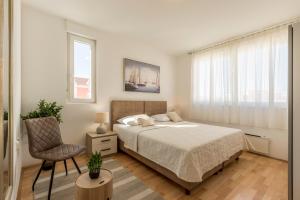 Postel nebo postele na pokoji v ubytování Split-Villas Dalmatica for 12
