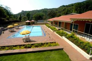 Вид на бассейн в Cold Spot Village Resort или окрестностях