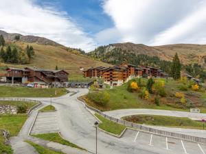 a winding road in front of a resort in the mountains at Appartement Valmorel, 2 pièces, 5 personnes - FR-1-356-201 in Valmorel