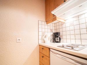 Cuisine ou kitchenette dans l'établissement Appartement Valmorel, 1 pièce, 4 personnes - FR-1-356-214