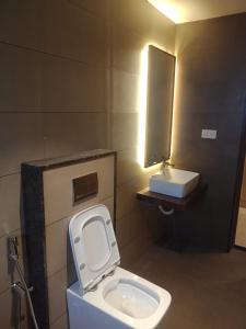 Koupelna v ubytování Hotel VPS Grand + 37 fotografií