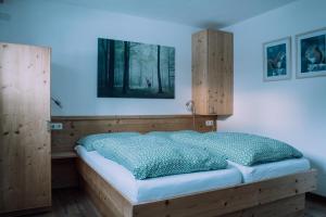 A bed or beds in a room at Haus Renswouw