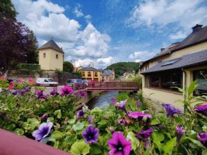 Afbeelding uit fotogalerij van 3 Bedroom apartment in the Center of Larochette in Larochette