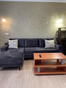 Ein Sitzbereich in der Unterkunft Evro Lux 3 комнаты