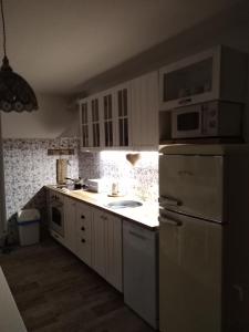 Kuchyňa alebo kuchynka v ubytovaní Chalet d' amour