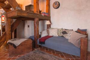 Postel nebo postele na pokoji v ubytování Bohemian Hideout, Old Town, Tartu Home