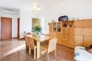 A kitchen or kitchenette at Splendida Villa con vista sull'Isola di Cirella