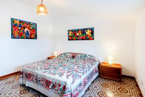 A bed or beds in a room at Splendida Villa con vista sull'Isola di Cirella