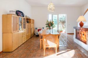 A kitchen or kitchenette at Splendida Villa con vista sull'Isola di Cirella