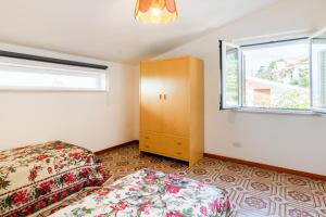A bed or beds in a room at Splendida Villa con vista sull'Isola di Cirella