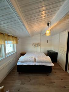 a bedroom with a large bed in a room at Smedens Stugby in Smedjebacken