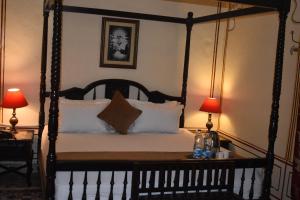 Postel nebo postele na pokoji v ubytování Hotel Nawal Sagar Palace - Bundi